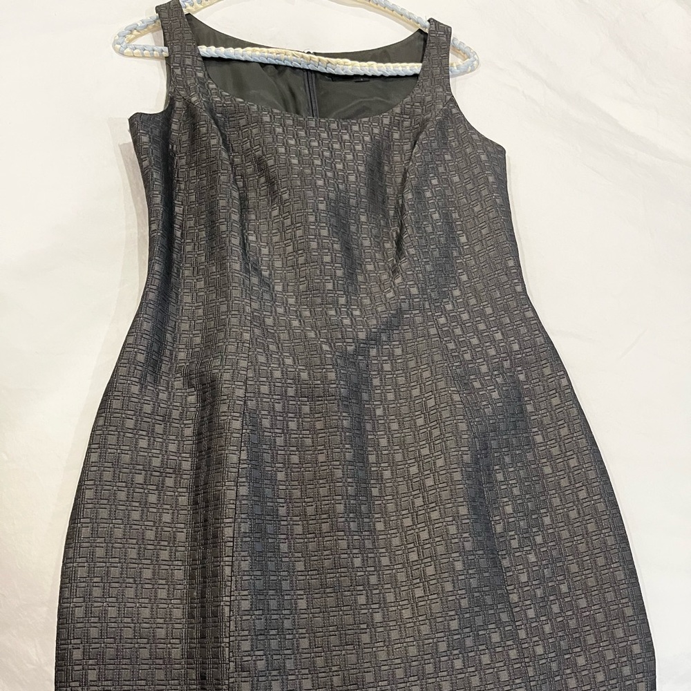 Dress. - Picture 4 of 4